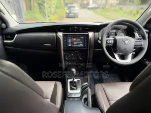 Toyota Fortuner 2.4 D AWD 2019 White