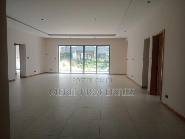 Luxurious Four Bedroom Apartment for Rent - thumbnail 10