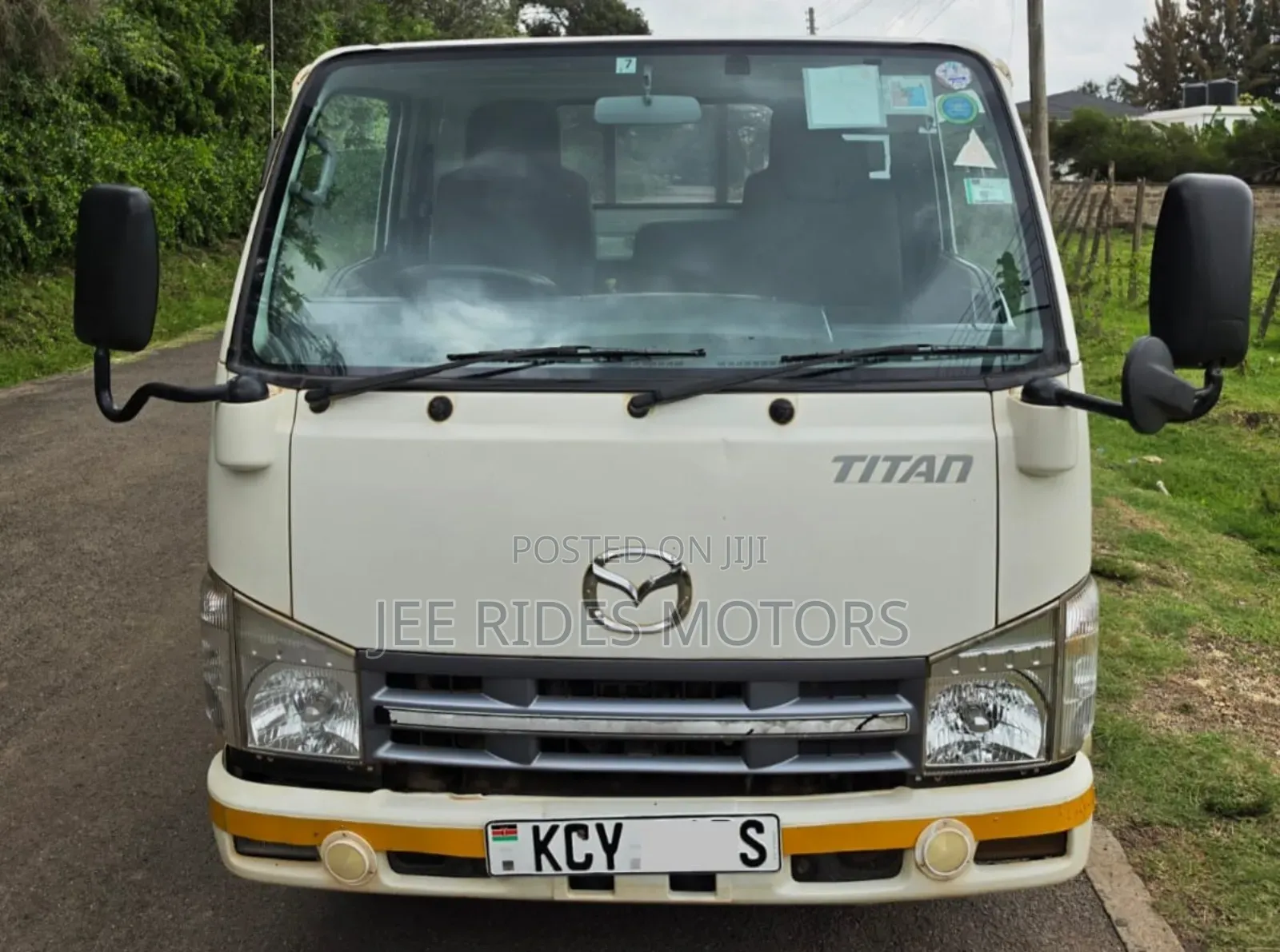 Mazda Titan Dash 2010 White