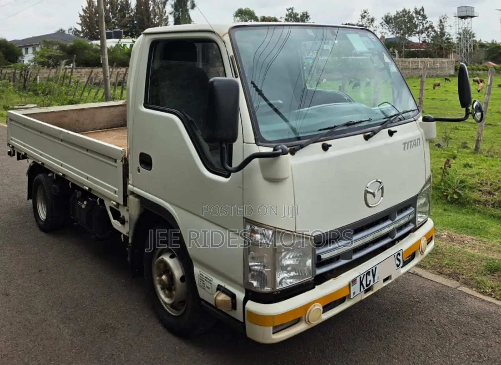 Mazda Titan Dash 2010 White