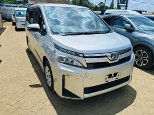 Toyota Voxy 2019 Silver