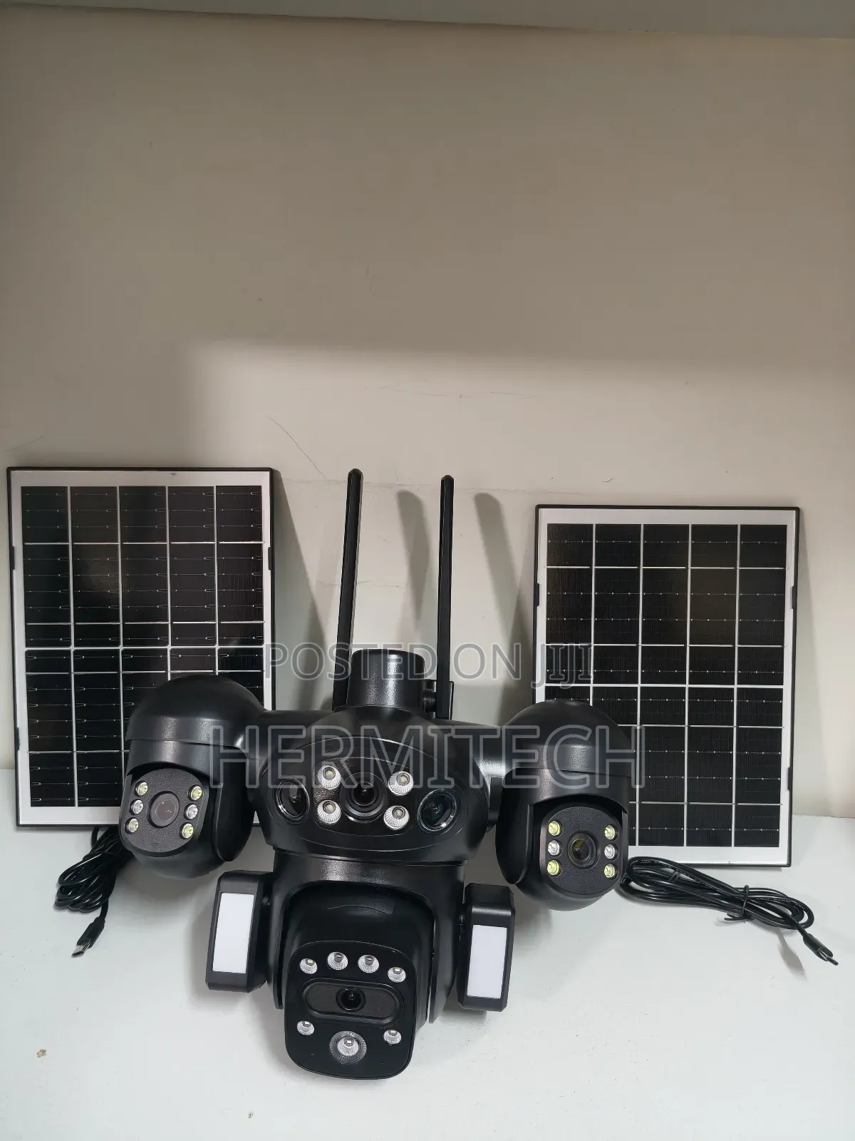 Quad Lens 4g Solar Powered CCTV Resolution Videos Built in Battery