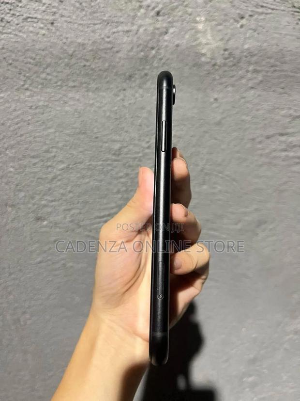 Apple iPhone XR 128 GB Black - thumbnail 4