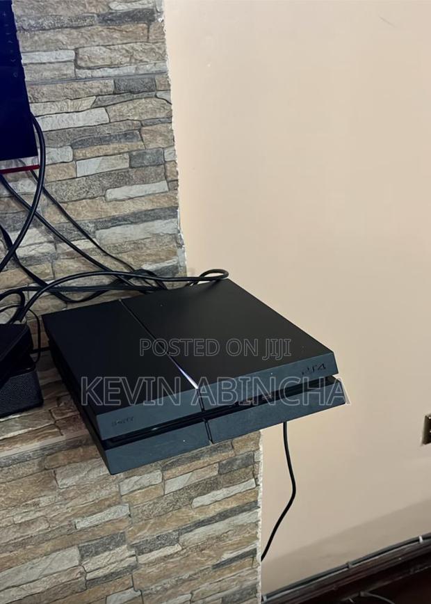 Playstation 4 Standard - main view