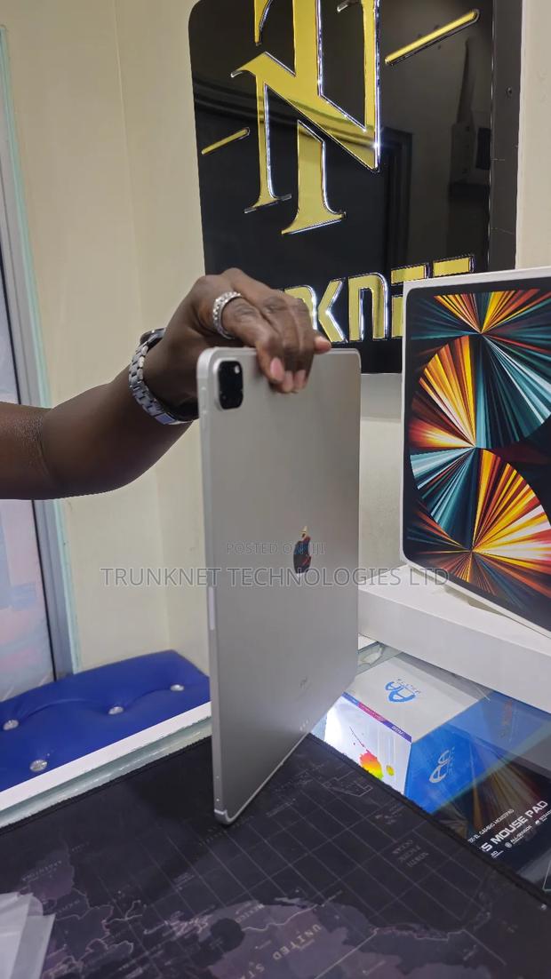 Apple iPad Pro 256 GB Silver - main view
