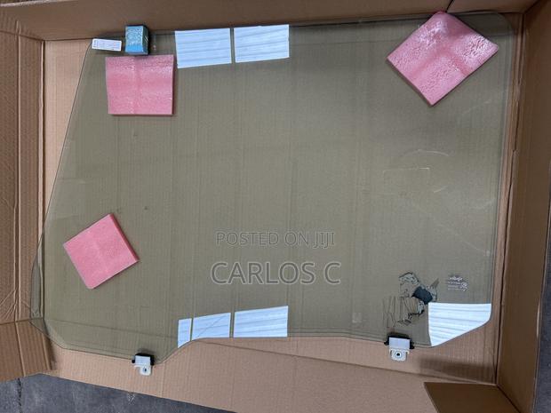 Sintruck Nx High Quality Door Glass for Prime Movers 371/380/400