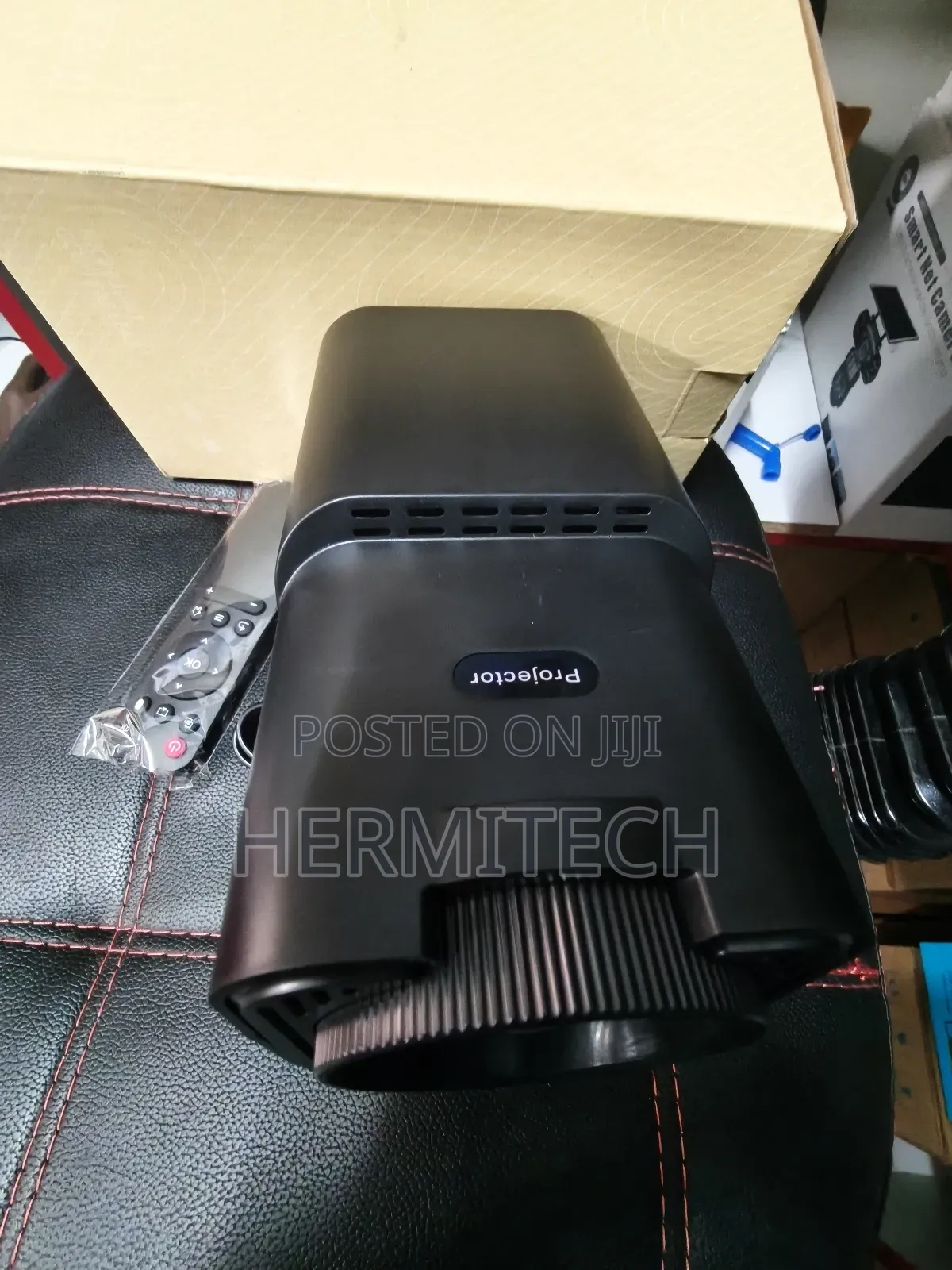 Android Projector With Speaker Function Wifi Smart Display 200 Inches