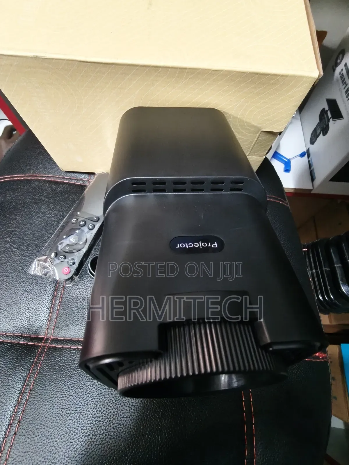 Android Projector With Speaker Function Wifi Smart Display 200 Inches