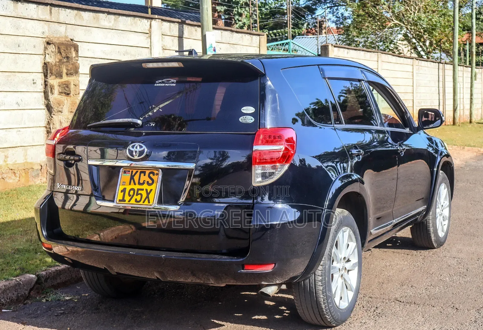 Toyota Vanguard 2011 Black