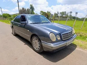 Mercedes-Benz E200 1998 Blue