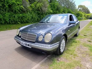 Mercedes-Benz E200 1998 Blue