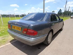 Mercedes-Benz E200 1998 Blue