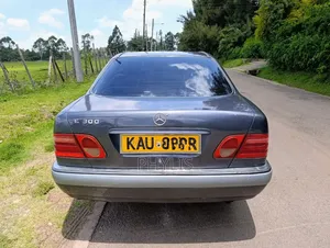 Mercedes-Benz E200 1998 Blue