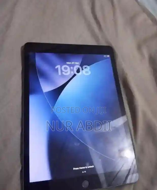Apple iPad 10.2 (2021) 64 GB Silver - main view