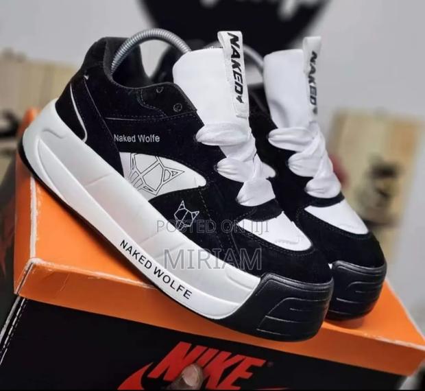 Naked Wolf - main view