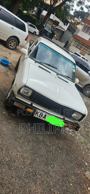 Nissan Pick-Up 2003 White