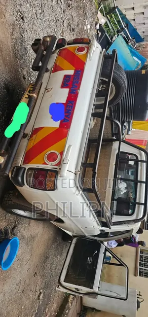 Nissan Pick-Up 2003 White