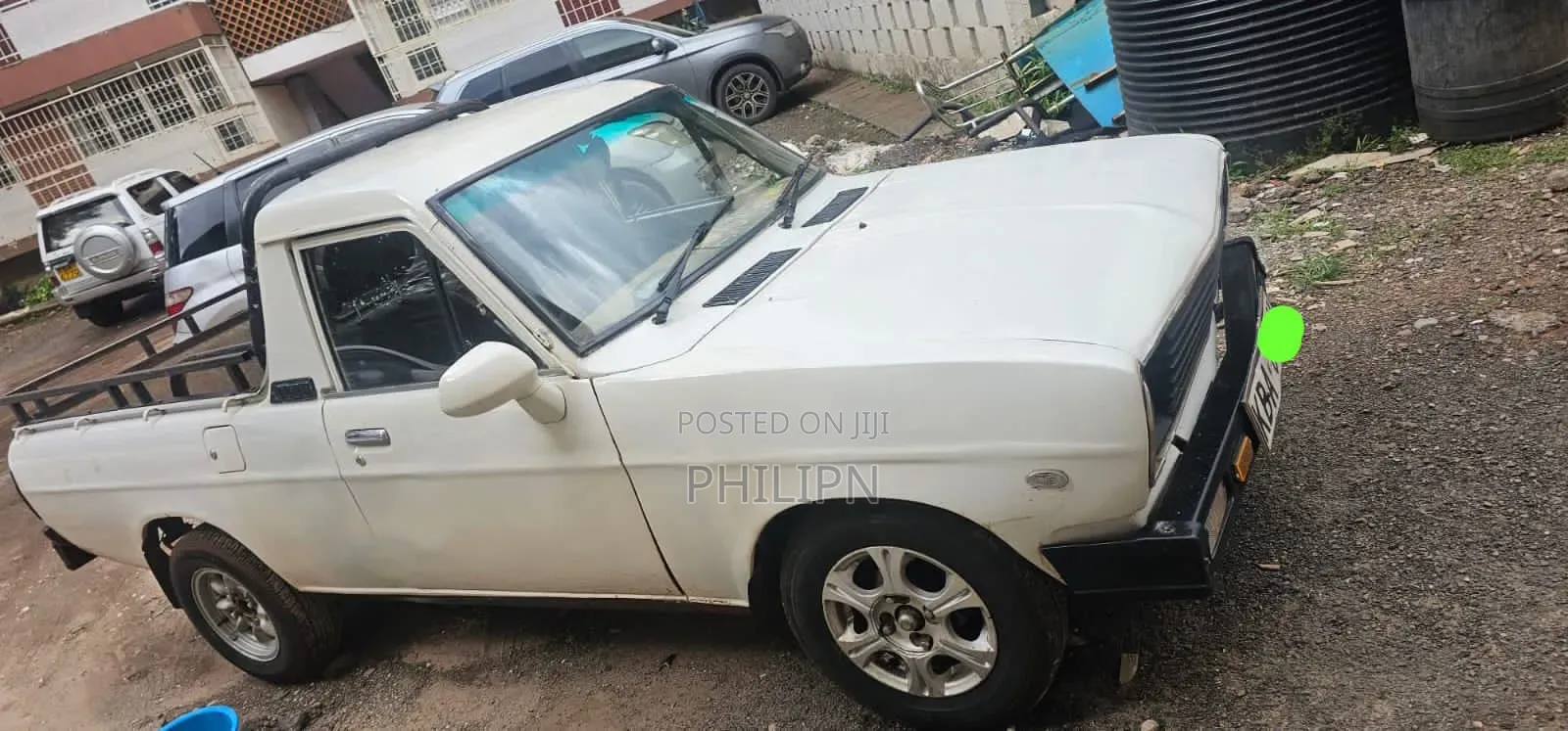 Nissan Pick-Up 2003 White