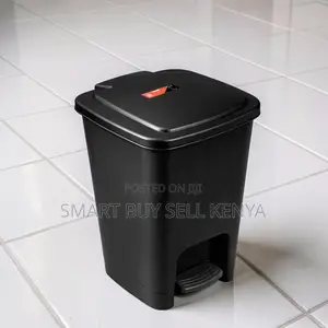 Hands-Free Durable 30 Litres Step Pedal Waste Garbage Dust Bin