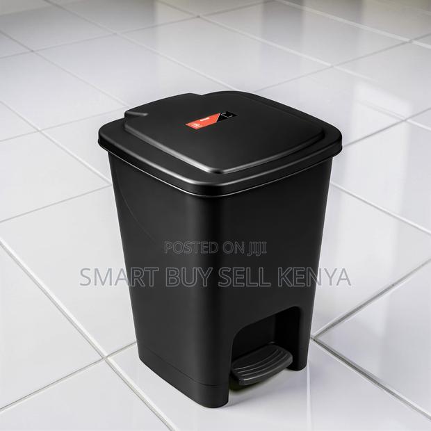 Hands-Free Compact 30l Step Pedal Waste Garbage Dust Bin