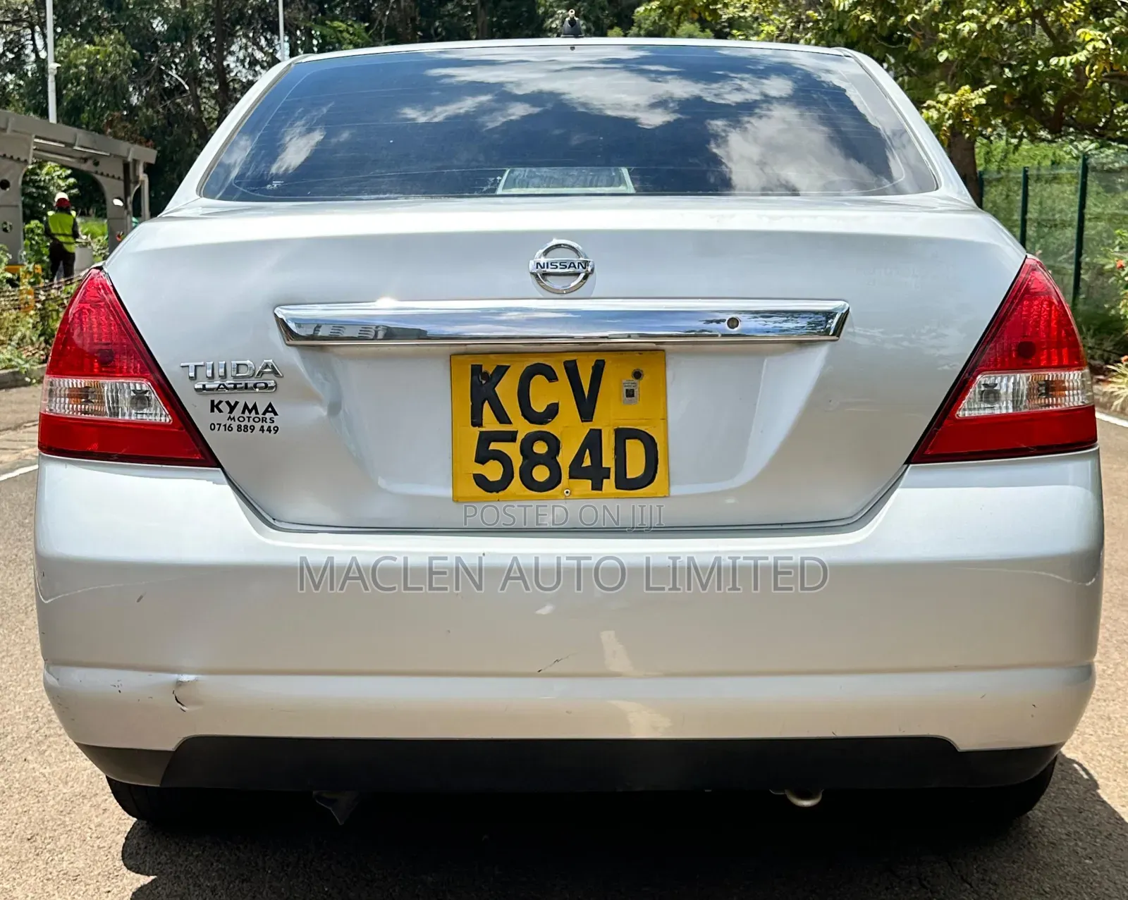 Nissan Tiida 2012 Silver