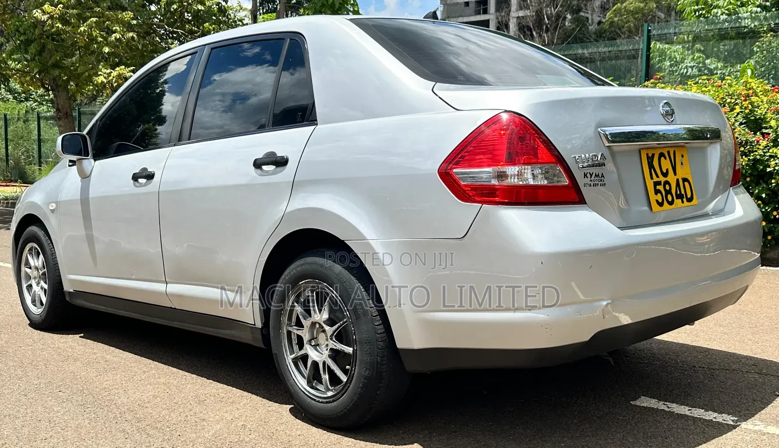 Nissan Tiida 2012 Silver
