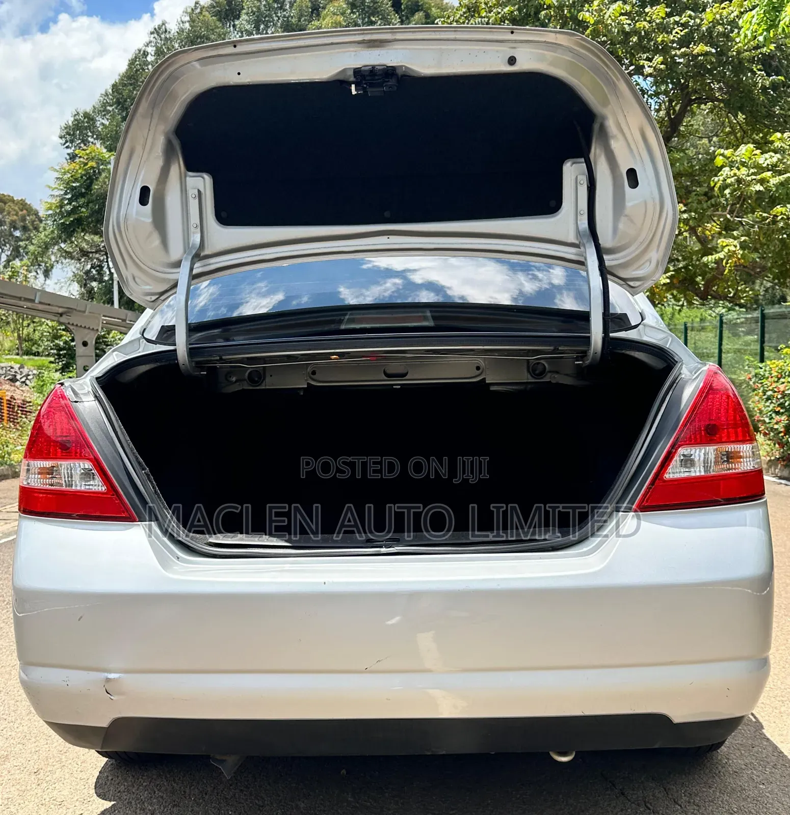 Nissan Tiida 2012 Silver