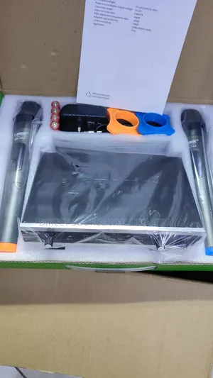2 Wireless BNK 744 Uhf Microphone.