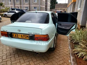 Toyota Corolla Sedan 1995 White