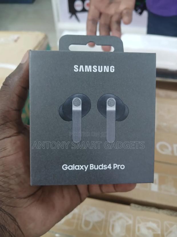 Samsung Galaxy Buds4 Pro - main view
