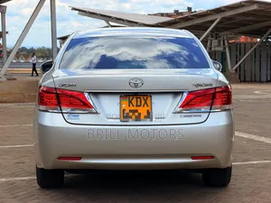 Toyota Crown 2017 Silver