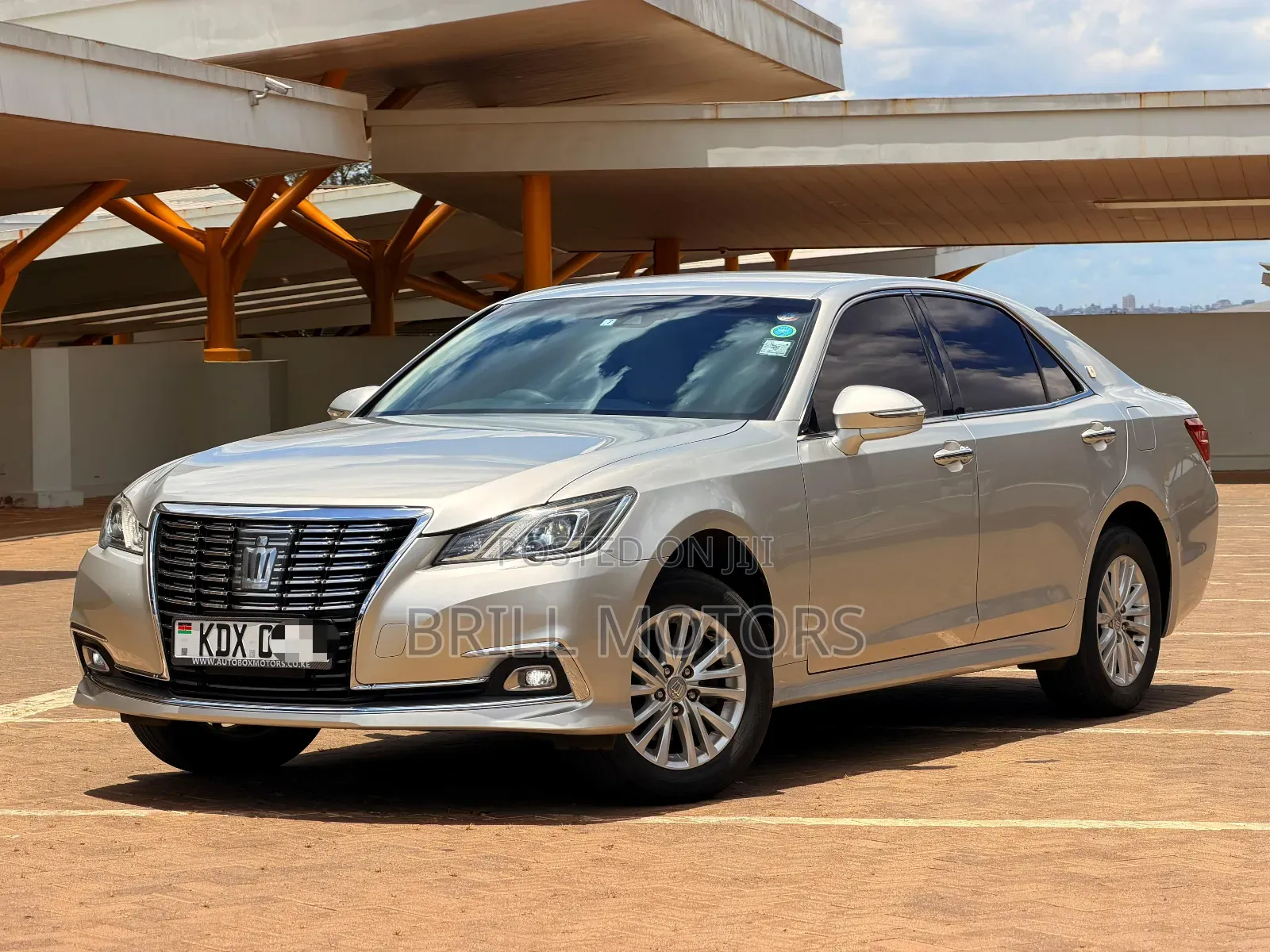 Toyota Crown 2017 Silver