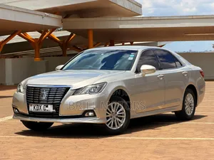 Toyota Crown 2017 Silver