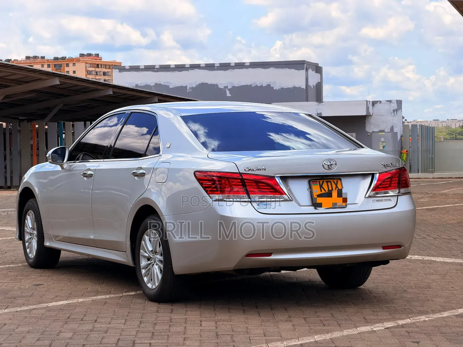 Toyota Crown 2017 Silver