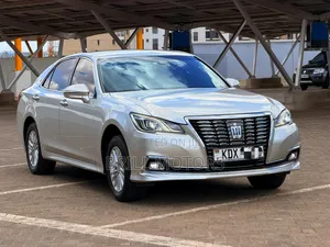 Toyota Crown 2017 Silver