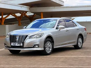 Toyota Crown 2017 Silver