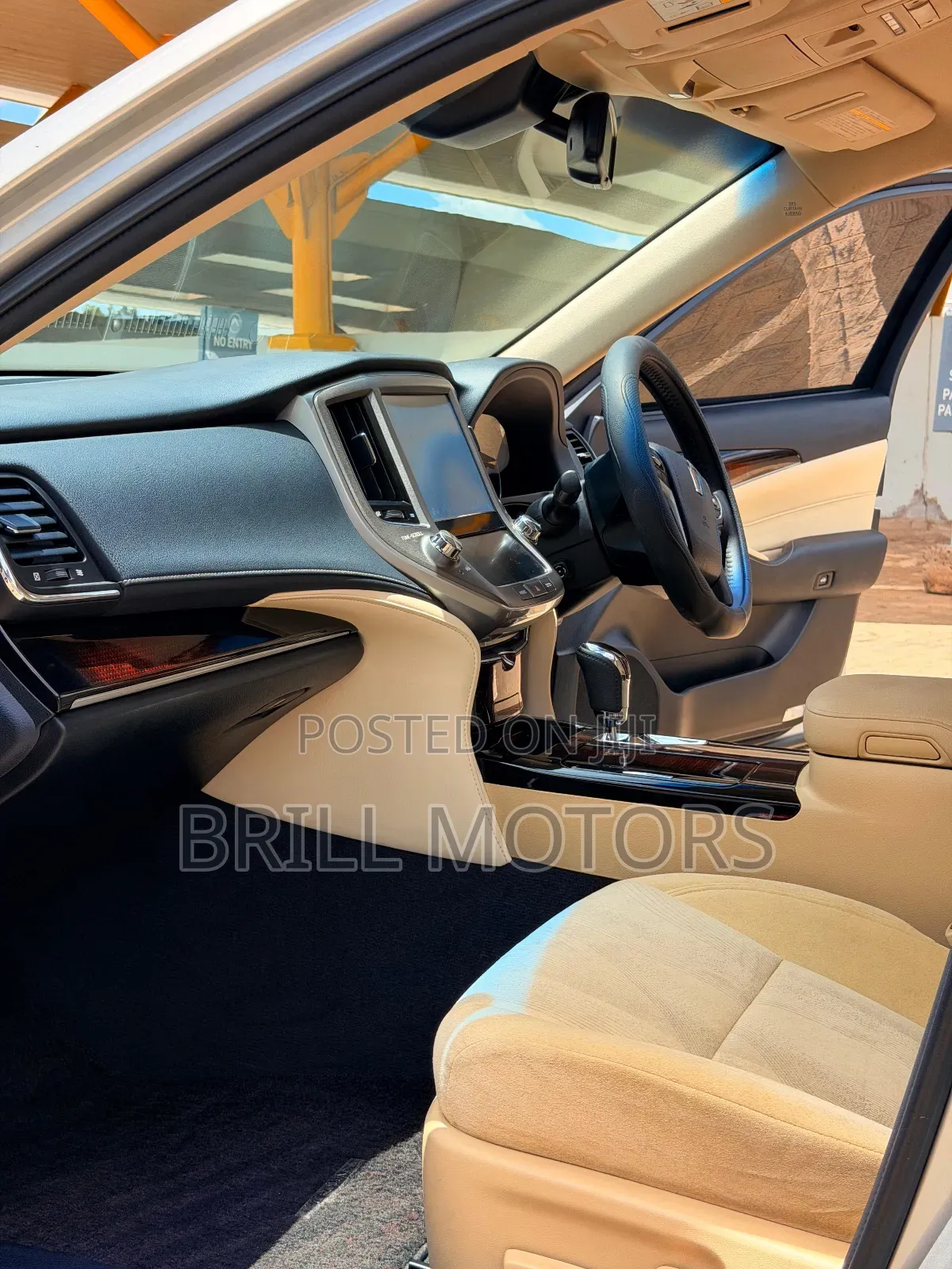 Toyota Crown 2017 Silver