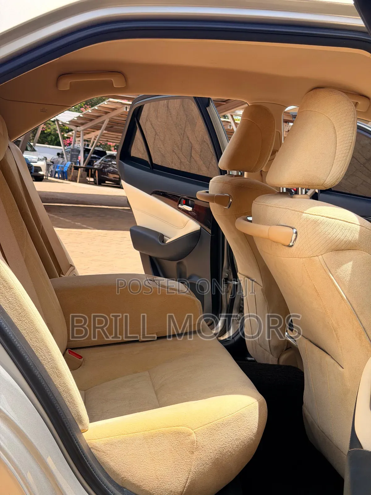Toyota Crown 2017 Silver