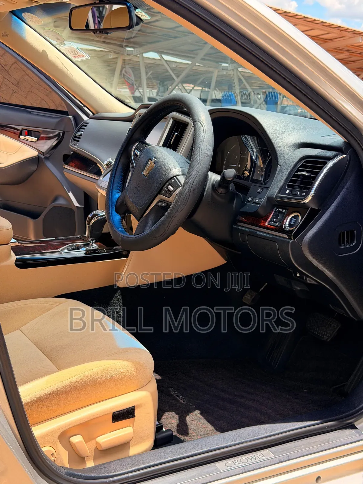 Toyota Crown 2017 Silver