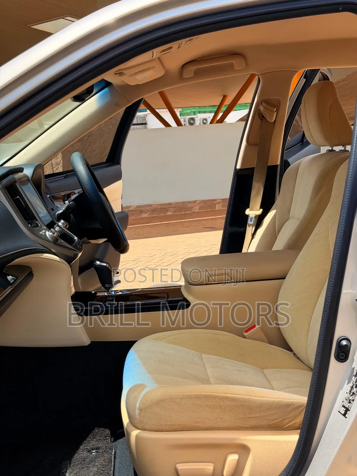 Toyota Crown 2017 Silver