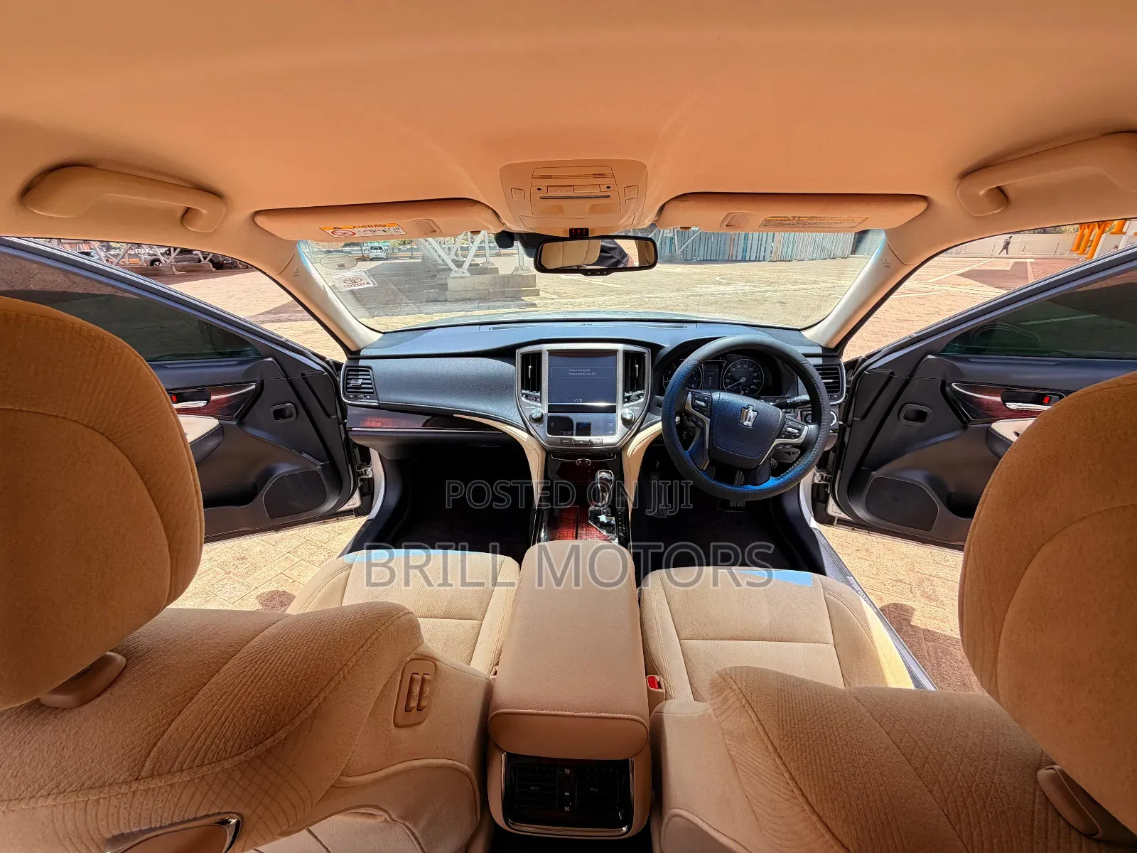 Toyota Crown 2017 Silver
