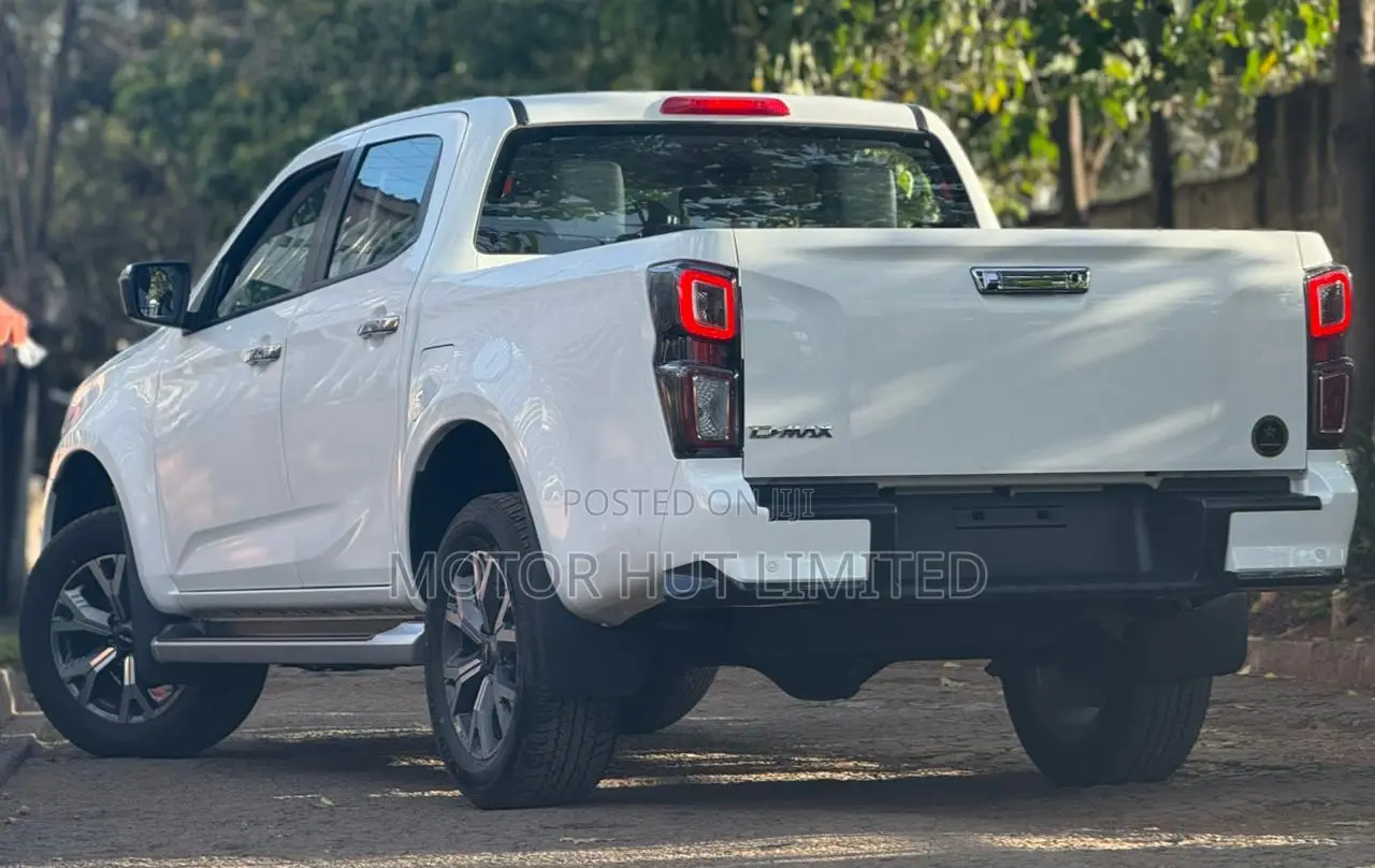 Isuzu D-MAX 2023 White