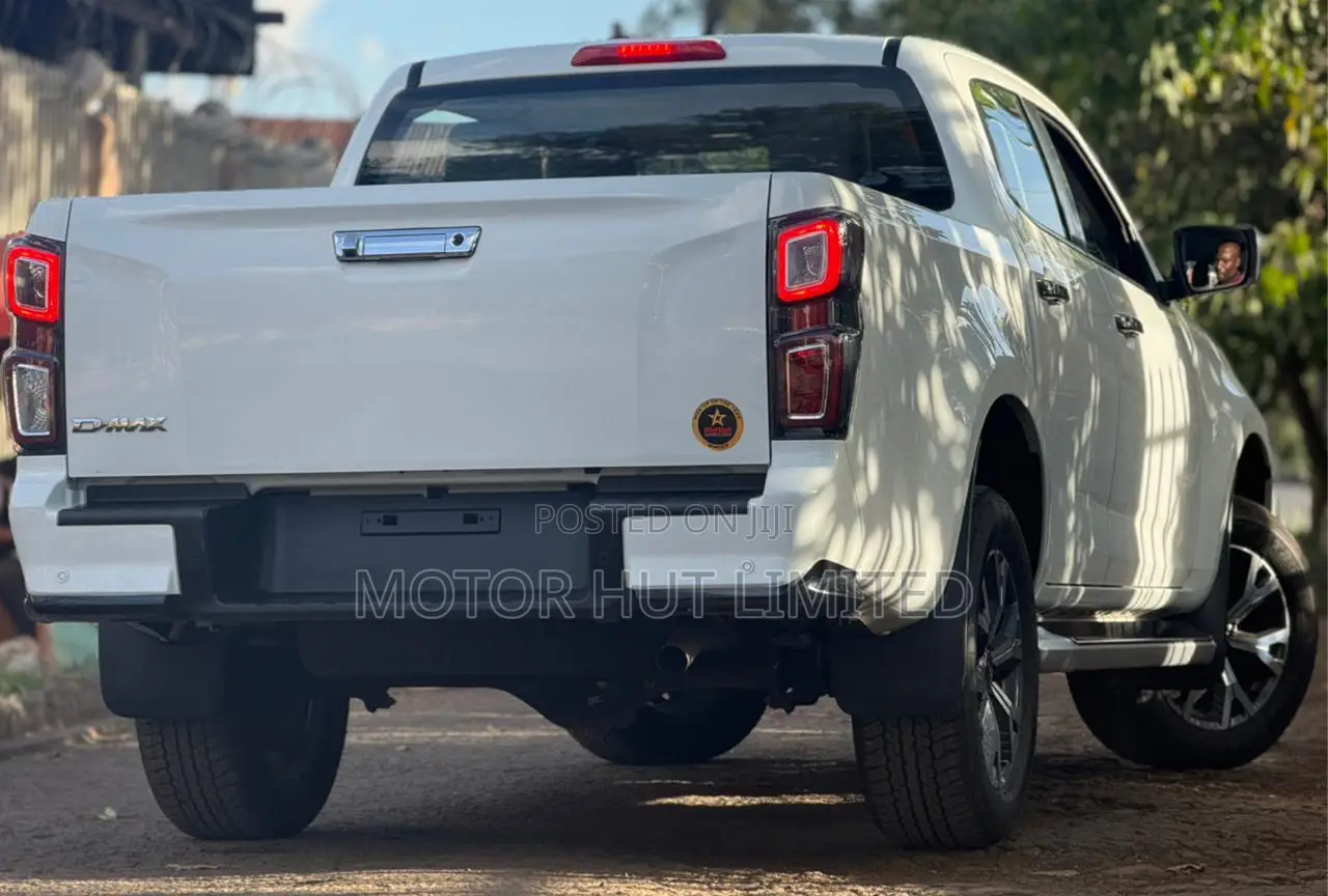 Isuzu D-MAX 2023 White