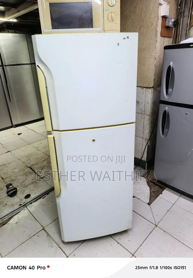 White Samsung Fridge With Yellow Handle 300 Litres - thumbnail 2