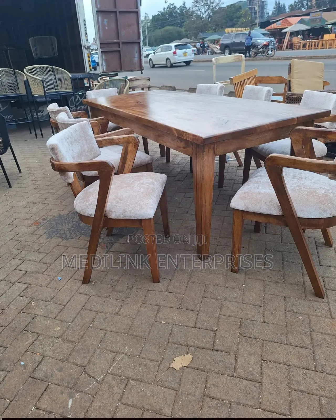 Camel Back 6-Seater Dinning Table Set