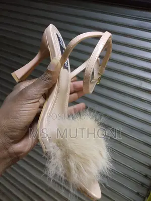 (36-41) Sexy Fur Slingback Heeled Sandals With an Ankle Strap