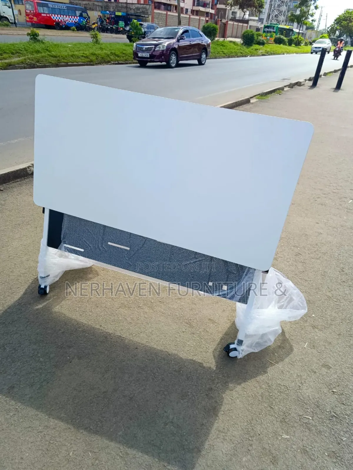 Foldable Training Desk – Compact Workstation