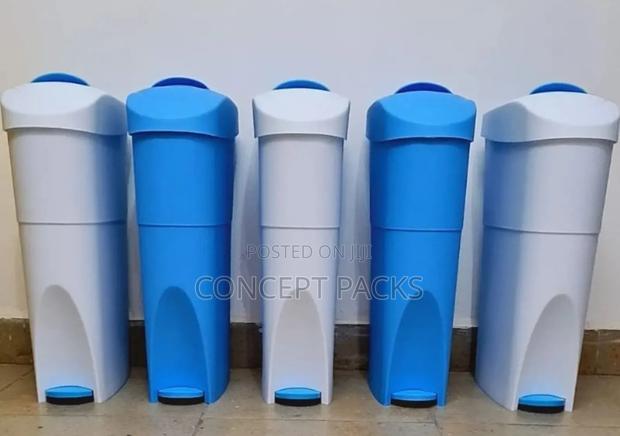 18l General Sanitary Bin.