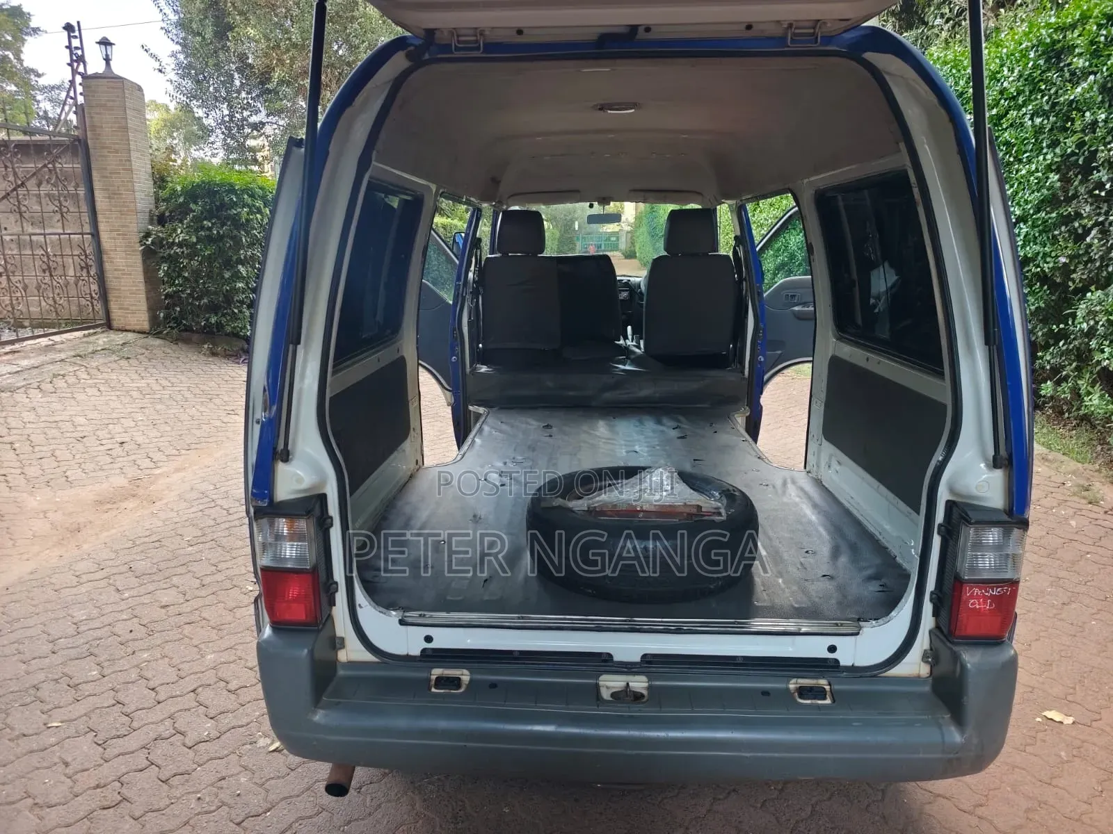 Mazda Bongo 2013 Blue