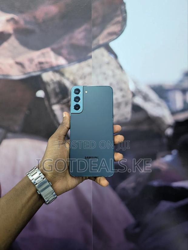 Samsung Galaxy S22+ 5G 128 GB Blue - main view